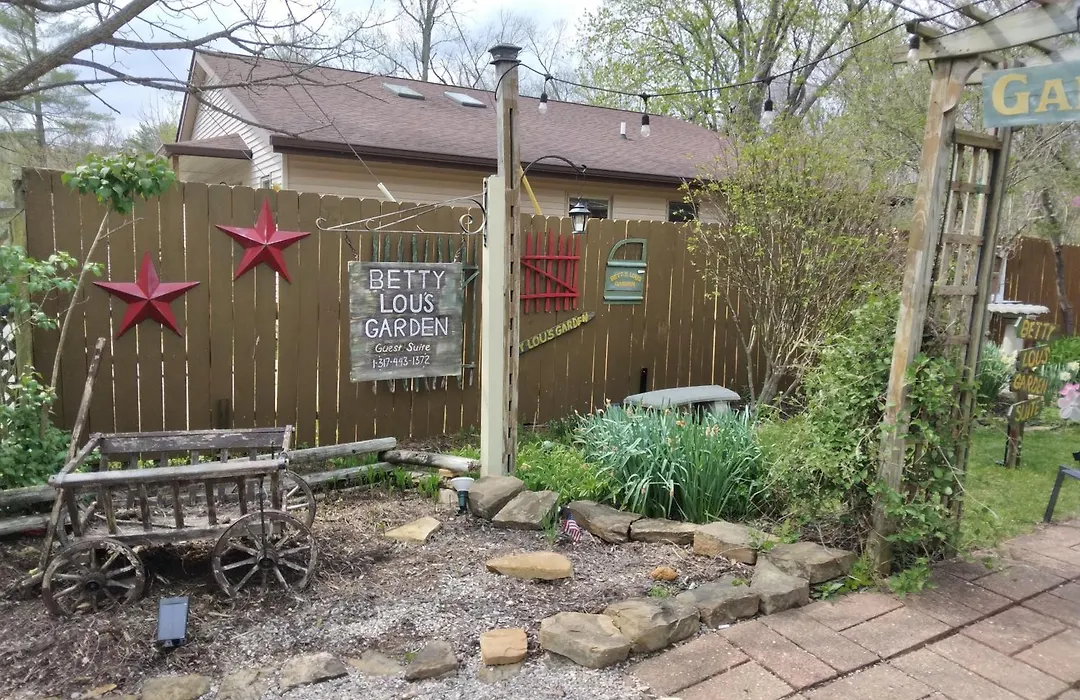 Betty Lous Garden-1